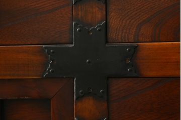 中古　存在感のある佇まいが魅力的なアンティーク調の時代箪笥サイドボード(収納棚、戸棚、収納箪笥、整理箪笥、サイドキャビネット、引き出し)(R-082836)