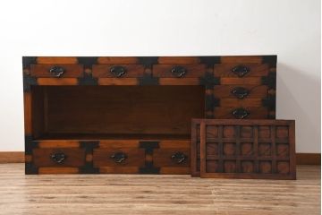 中古　存在感のある佇まいが魅力的なアンティーク調の時代箪笥サイドボード(収納棚、戸棚、収納箪笥、整理箪笥、サイドキャビネット、引き出し)(R-082836)