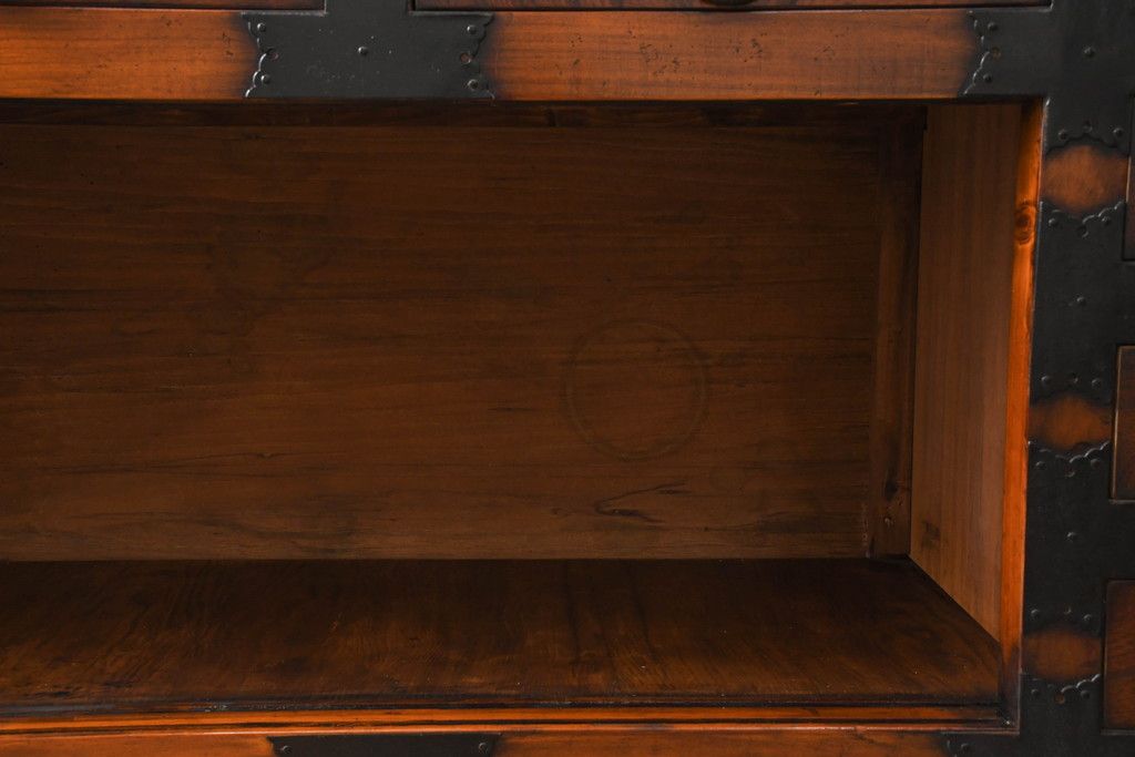 中古　存在感のある佇まいが魅力的なアンティーク調の時代箪笥サイドボード(収納棚、戸棚、収納箪笥、整理箪笥、サイドキャビネット、引き出し)(R-082836)