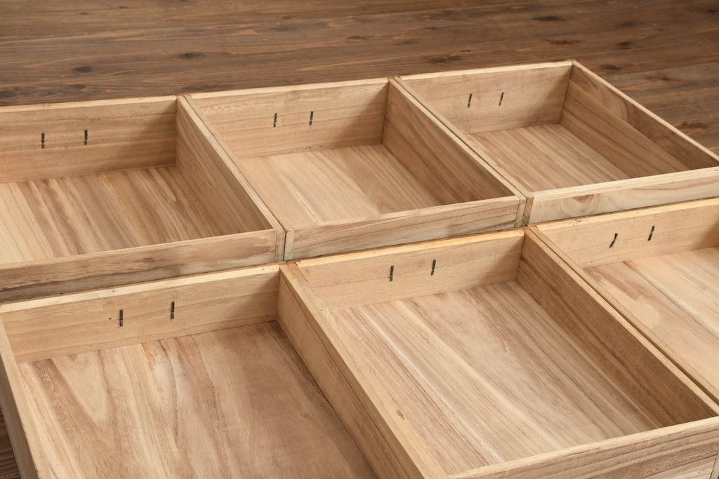 中古　存在感のある佇まいが魅力的なアンティーク調の時代箪笥サイドボード(収納棚、戸棚、収納箪笥、整理箪笥、サイドキャビネット、引き出し)(R-082836)