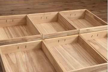 中古　存在感のある佇まいが魅力的なアンティーク調の時代箪笥サイドボード(収納棚、戸棚、収納箪笥、整理箪笥、サイドキャビネット、引き出し)(R-082836)