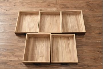 中古　存在感のある佇まいが魅力的なアンティーク調の時代箪笥サイドボード(収納棚、戸棚、収納箪笥、整理箪笥、サイドキャビネット、引き出し)(R-082836)