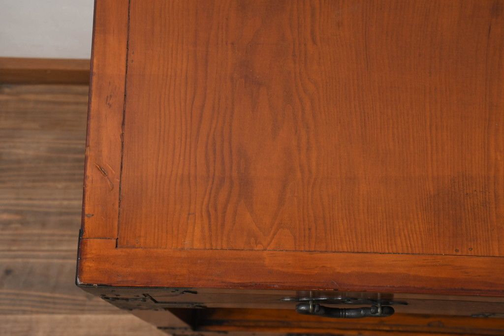 中古　存在感のある佇まいが魅力的なアンティーク調の時代箪笥サイドボード(収納棚、戸棚、収納箪笥、整理箪笥、サイドキャビネット、引き出し)(R-082836)