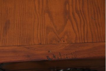 中古　存在感のある佇まいが魅力的なアンティーク調の時代箪笥サイドボード(収納棚、戸棚、収納箪笥、整理箪笥、サイドキャビネット、引き出し)(R-082836)