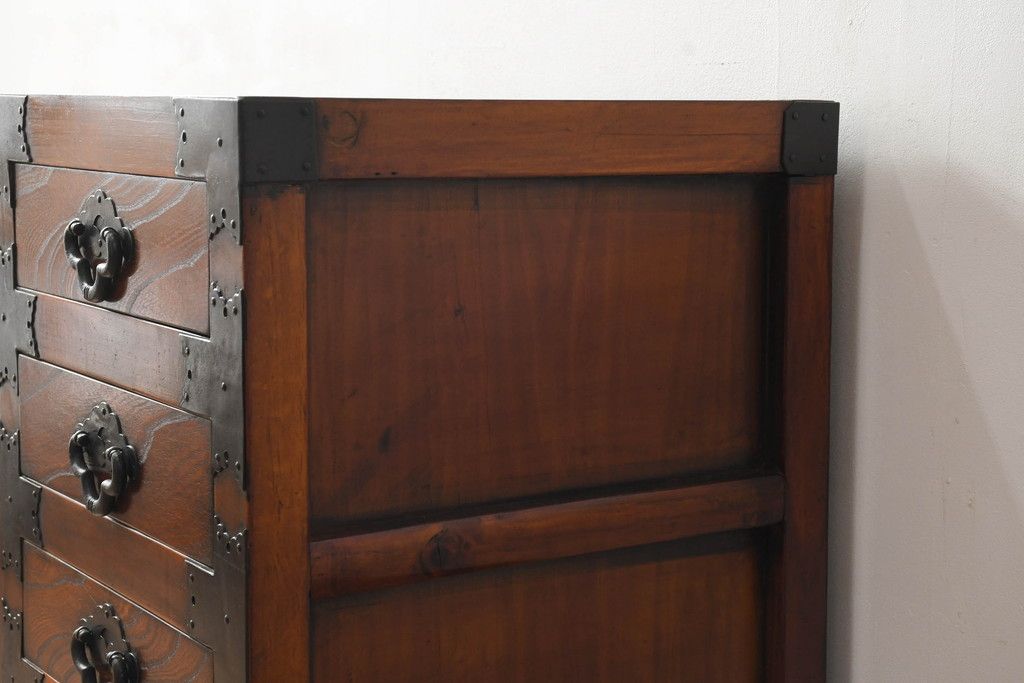 中古　存在感のある佇まいが魅力的なアンティーク調の時代箪笥サイドボード(収納棚、戸棚、収納箪笥、整理箪笥、サイドキャビネット、引き出し)(R-082836)