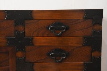 中古　存在感のある佇まいが魅力的なアンティーク調の時代箪笥サイドボード(収納棚、戸棚、収納箪笥、整理箪笥、サイドキャビネット、引き出し)(R-082836)