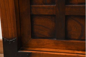 中古　存在感のある佇まいが魅力的なアンティーク調の時代箪笥サイドボード(収納棚、戸棚、収納箪笥、整理箪笥、サイドキャビネット、引き出し)(R-082836)