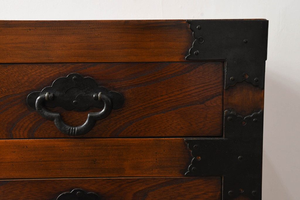 中古　存在感のある佇まいが魅力的なアンティーク調の時代箪笥サイドボード(収納棚、戸棚、収納箪笥、整理箪笥、サイドキャビネット、引き出し)(R-082836)