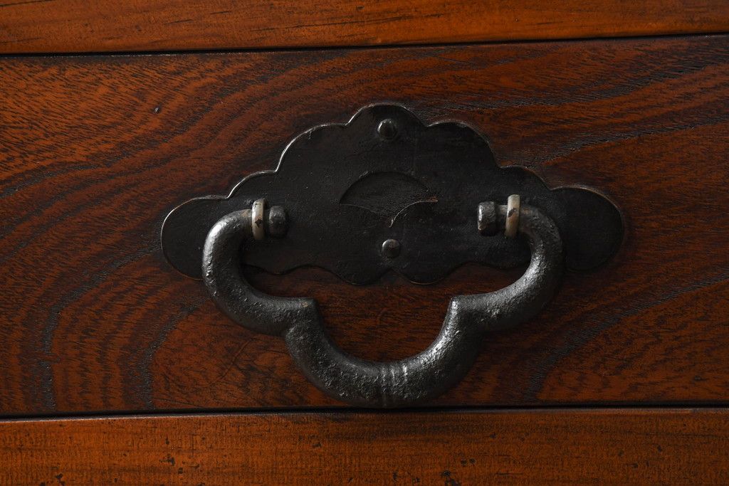 中古　存在感のある佇まいが魅力的なアンティーク調の時代箪笥サイドボード(収納棚、戸棚、収納箪笥、整理箪笥、サイドキャビネット、引き出し)(R-082836)