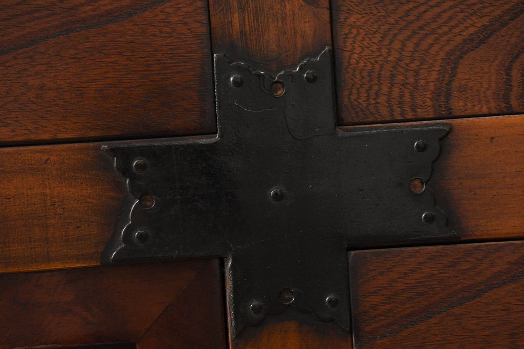 中古　存在感のある佇まいが魅力的なアンティーク調の時代箪笥サイドボード(収納棚、戸棚、収納箪笥、整理箪笥、サイドキャビネット、引き出し)(R-082836)