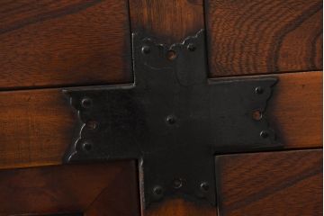 中古　存在感のある佇まいが魅力的なアンティーク調の時代箪笥サイドボード(収納棚、戸棚、収納箪笥、整理箪笥、サイドキャビネット、引き出し)(R-082836)