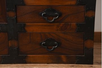 中古　存在感のある佇まいが魅力的なアンティーク調の時代箪笥サイドボード(収納棚、戸棚、収納箪笥、整理箪笥、サイドキャビネット、引き出し)(R-082836)