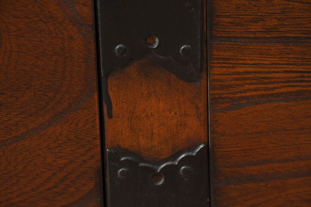 中古　存在感のある佇まいが魅力的なアンティーク調の時代箪笥サイドボード(収納棚、戸棚、収納箪笥、整理箪笥、サイドキャビネット、引き出し)(R-082836)