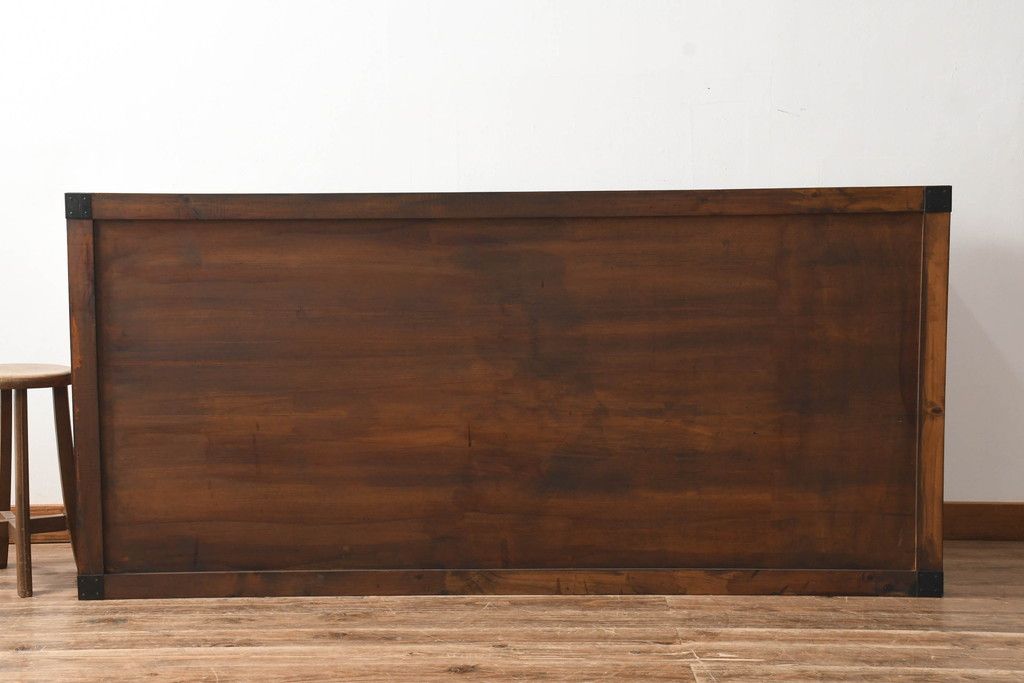 中古　存在感のある佇まいが魅力的なアンティーク調の時代箪笥サイドボード(収納棚、戸棚、収納箪笥、整理箪笥、サイドキャビネット、引き出し)(R-082836)