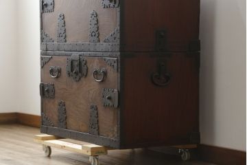 和製アンティーク　希少!!　歳月を重ねた風格と美しさが魅力の二段重ねの船箪笥(半櫃(ハンガイ)、衣装タンス、引き出し、ローチェスト、ローボード、収納箪笥)(R-082837)