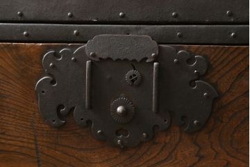 和製アンティーク　希少!!　歳月を重ねた風格と美しさが魅力の二段重ねの船箪笥(半櫃(ハンガイ)、衣装タンス、引き出し、ローチェスト、ローボード、収納箪笥)(R-082837)