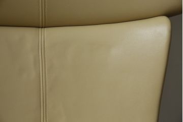 中古　美品　BoConcept(ボーコンセプト)　SQUILLA(スキラ)　合皮　インテリアのアクセントになるラウンジチェア(1Pソファ、一人掛け、1人掛け、椅子、イス、北欧)(R-082840)