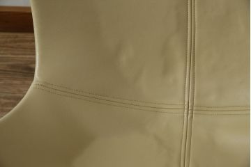 中古　美品　BoConcept(ボーコンセプト)　SQUILLA(スキラ)　合皮　インテリアのアクセントになるラウンジチェア(1Pソファ、一人掛け、1人掛け、椅子、イス、北欧)(R-082840)