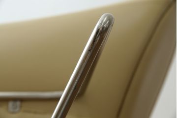 中古　美品　BoConcept(ボーコンセプト)　SQUILLA(スキラ)　合皮　インテリアのアクセントになるラウンジチェア(1Pソファ、一人掛け、1人掛け、椅子、イス、北欧)(R-082840)