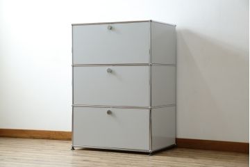 中古　美品!!　スイス　USMハラー(USM Haller)　美しくシンプルなデザインが目を引くキャビネット(サイドチェスト、引き出し、店舗什器)(R-082842)
