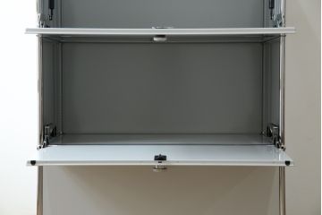 中古　美品!!　スイス　USMハラー(USM Haller)　美しくシンプルなデザインが目を引くキャビネット(サイドチェスト、引き出し、店舗什器)(R-082842)