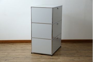 中古　美品!!　スイス　USMハラー(USM Haller)　美しくシンプルなデザインが目を引くキャビネット(サイドチェスト、引き出し、店舗什器)(R-082842)