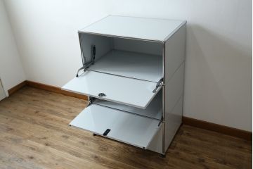 中古　美品!!　スイス　USMハラー(USM Haller)　美しくシンプルなデザインが目を引くキャビネット(サイドチェスト、引き出し、店舗什器)(R-082842)