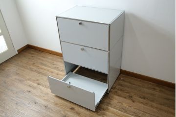 中古　美品!!　スイス　USMハラー(USM Haller)　美しくシンプルなデザインが目を引くキャビネット(サイドチェスト、引き出し、店舗什器)(R-082842)