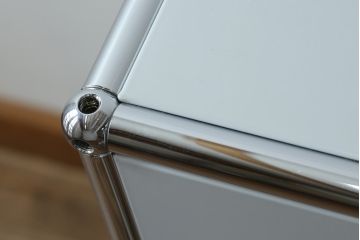 中古　美品!!　スイス　USMハラー(USM Haller)　美しくシンプルなデザインが目を引くキャビネット(サイドチェスト、引き出し、店舗什器)(R-082842)