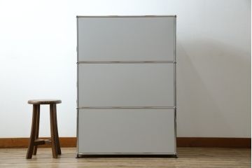 中古　美品!!　スイス　USMハラー(USM Haller)　美しくシンプルなデザインが目を引くキャビネット(サイドチェスト、引き出し、店舗什器)(R-082842)