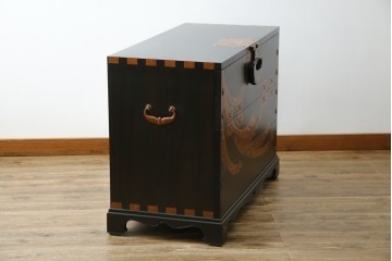 中古　美品!!　国産職人手作り品　黒タン材　「蟻(あり)組」仕立て　美しい花梨象嵌と寄木細工が目を惹くバンタチ風収納箪笥　定価約90万円相当　(R-082843)