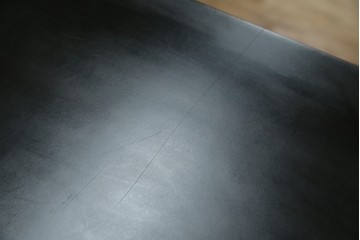 中古　美品!!　国産職人手作り品　黒タン材　「蟻(あり)組」仕立て　美しい花梨象嵌と寄木細工が目を惹くバンタチ風収納箪笥　定価約90万円相当　(R-082843)