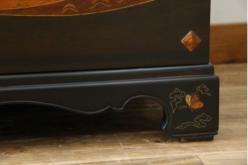 中古　美品!!　国産職人手作り品　黒タン材　「蟻(あり)組」仕立て　美しい花梨象嵌と寄木細工が目を惹くバンタチ風収納箪笥　定価約90万円相当　(R-082843)
