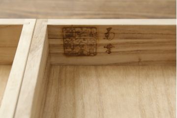 中古　美品!!　岩谷堂箪笥　菊幸　欅(ケヤキ)材　漆塗り　美しく迫力のある杢目が魅力的な長火鉢(木製火鉢、囲炉裏テーブル、ローテーブル、センターテーブル、リビングテーブル、座卓)(R-082845)