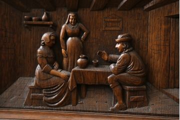 イギリスアンティーク　上手物!!　オーク材　クラシカルな雰囲気が素敵な仕立ての良い彫刻の高級キャビネット(飾り棚、陳列棚、収納棚、戸棚、店舗什器)(R-082846)