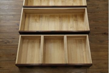 中古　美品!!　欅産業　仙台民芸箪笥(仙台箪笥)　漆塗り　品のある佇まいが美しい衣装箪笥(引き出し、収納箪笥、和たんす、整理箪笥)(R-082848)
