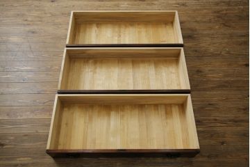 中古　美品!!　欅産業　仙台民芸箪笥(仙台箪笥)　漆塗り　品のある佇まいが美しい衣装箪笥(引き出し、収納箪笥、和たんす、整理箪笥)(R-082848)