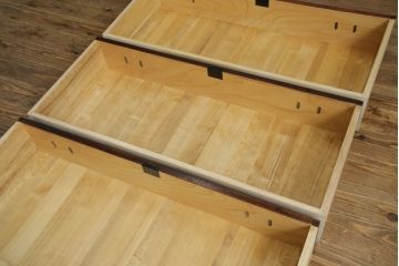 中古　美品!!　欅産業　仙台民芸箪笥(仙台箪笥)　漆塗り　品のある佇まいが美しい衣装箪笥(引き出し、収納箪笥、和たんす、整理箪笥)(R-082848)