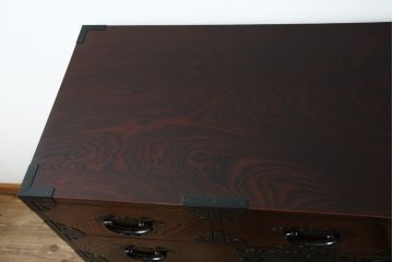 中古　美品!!　欅産業　仙台民芸箪笥(仙台箪笥)　漆塗り　品のある佇まいが美しい衣装箪笥(引き出し、収納箪笥、和たんす、整理箪笥)(R-082848)