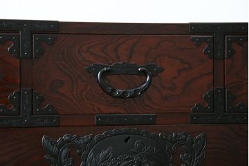中古　美品!!　欅産業　仙台民芸箪笥(仙台箪笥)　漆塗り　品のある佇まいが美しい衣装箪笥(引き出し、収納箪笥、和たんす、整理箪笥)(R-082848)