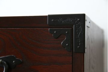 中古　美品!!　欅産業　仙台民芸箪笥(仙台箪笥)　漆塗り　品のある佇まいが美しい衣装箪笥(引き出し、収納箪笥、和たんす、整理箪笥)(R-082848)