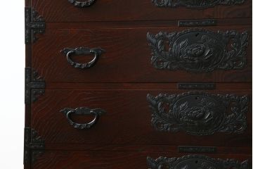 中古　美品!!　欅産業　仙台民芸箪笥(仙台箪笥)　漆塗り　品のある佇まいが美しい衣装箪笥(引き出し、収納箪笥、和たんす、整理箪笥)(R-082848)