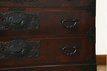 中古　美品!!　欅産業　仙台民芸箪笥(仙台箪笥)　漆塗り　品のある佇まいが美しい衣装箪笥(引き出し、収納箪笥、和たんす、整理箪笥)(R-082848)
