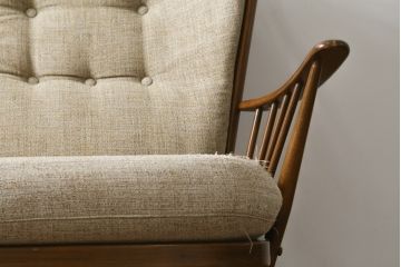 イギリスビンテージ　ERCOL(アーコール)　エバーグリーン　曲げ木のフレームが目を惹くハイバック2人掛けソファ(アームソファ、ラブソファ、二人掛け、ヴィンテージ、英国)(定価約72万円)(R-082849)