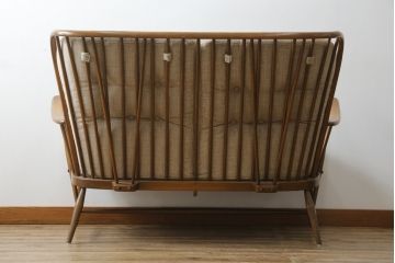 イギリスビンテージ　ERCOL(アーコール)　エバーグリーン　曲げ木のフレームが目を惹くハイバック2人掛けソファ(アームソファ、ラブソファ、二人掛け、ヴィンテージ、英国)(定価約72万円)(R-082849)