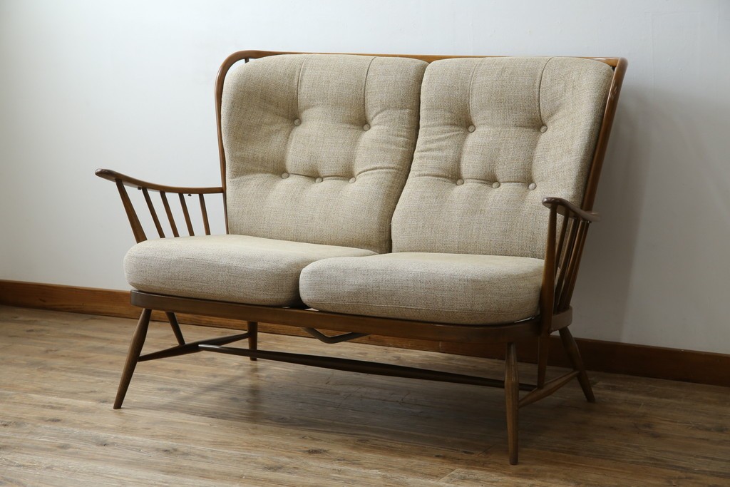 イギリスビンテージ　ERCOL(アーコール)　エバーグリーン　曲げ木のフレームが目を惹くハイバック2人掛けソファ　定価約72万円　(R-082849)