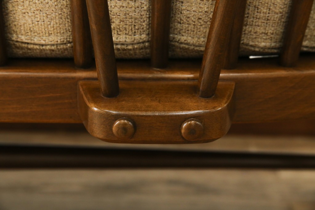 イギリスビンテージ　ERCOL(アーコール)　エバーグリーン　曲げ木のフレームが目を惹くハイバック2人掛けソファ　定価約72万円　(R-082849)