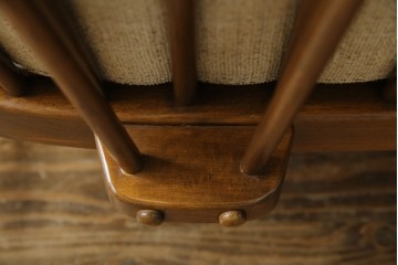 イギリスビンテージ　ERCOL(アーコール)　エバーグリーン　曲げ木のフレームが目を惹くハイバック2人掛けソファ　定価約72万円　(R-082849)