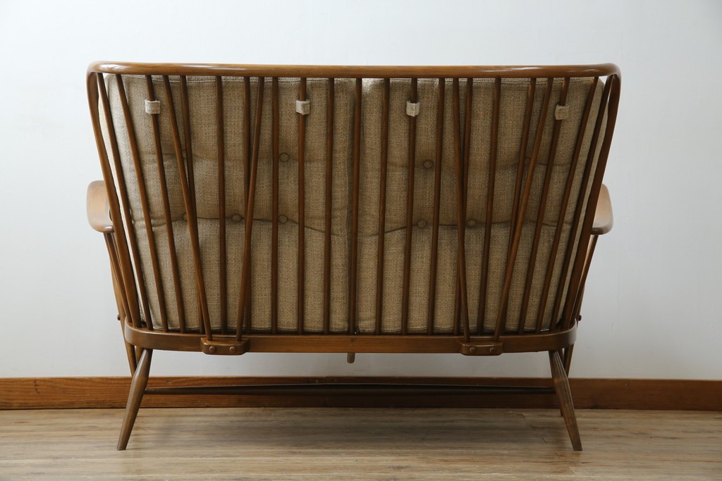 イギリスビンテージ　ERCOL(アーコール)　エバーグリーン　曲げ木のフレームが目を惹くハイバック2人掛けソファ　定価約72万円　(R-082849)