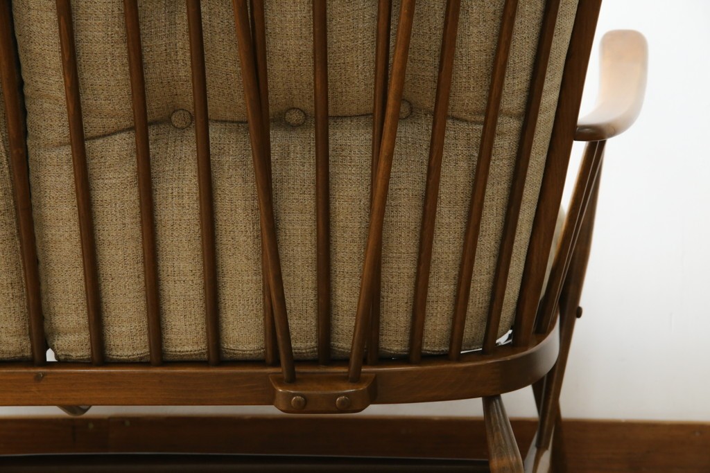 イギリスビンテージ　ERCOL(アーコール)　エバーグリーン　曲げ木のフレームが目を惹くハイバック2人掛けソファ　定価約72万円　(R-082849)